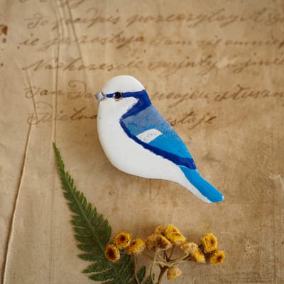 Sikorka lazurowa - kolorowa emaliowana broszka ptaszek